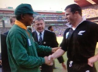 SEAN-FITZPATRICK-1995-NELSON-MANDELA_HANDSHAKE